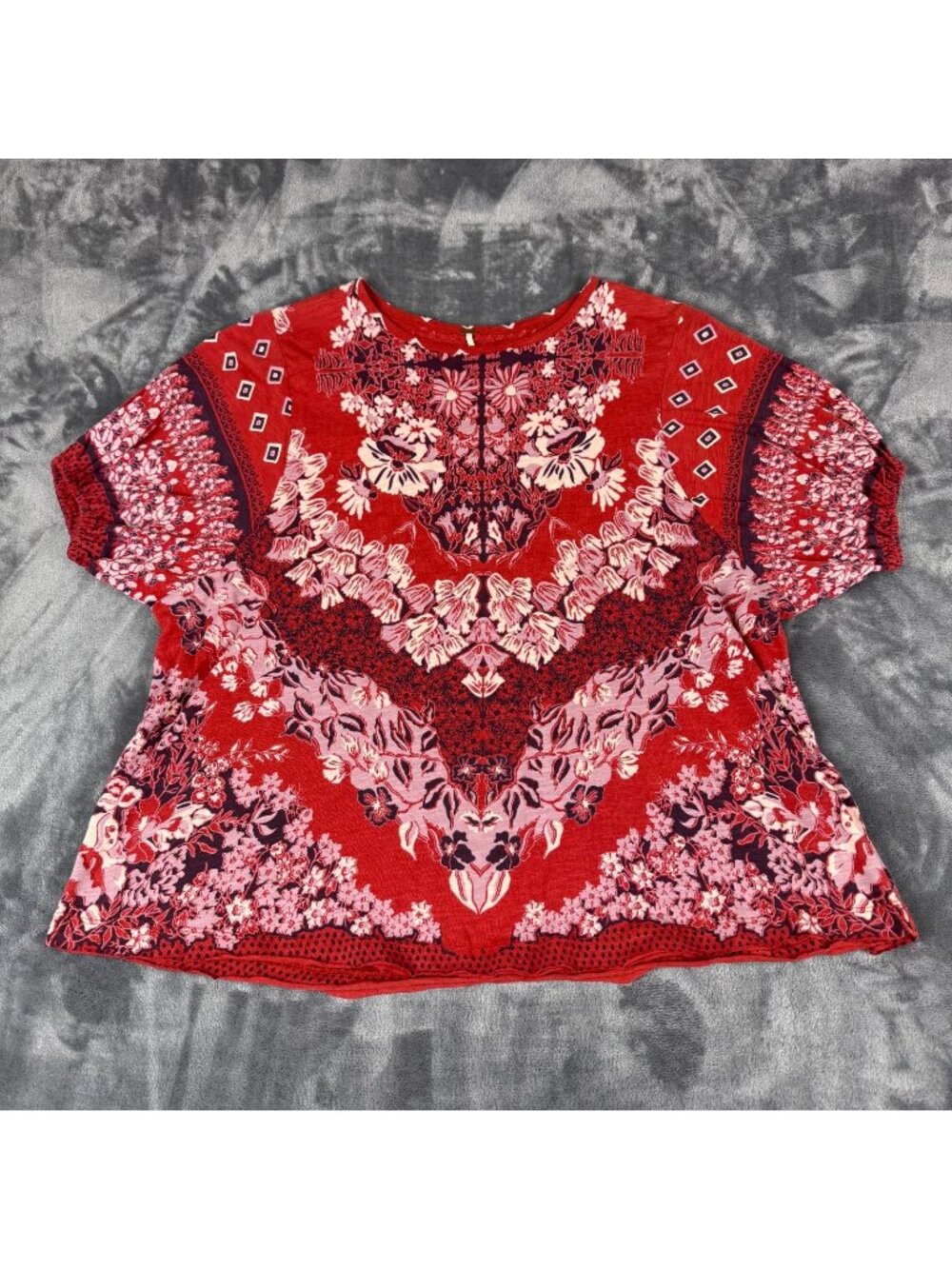 Free People Oversized Floral Luly Tee Top Red Floral Boho Artsy Shirt SZ XSmall